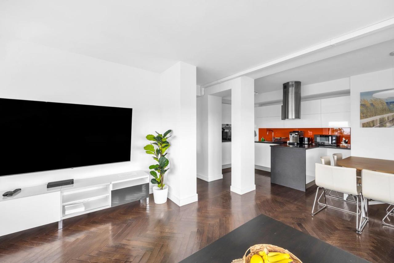 23Rd Floor 3Br Apt With Views Of Варшава Экстерьер фото
