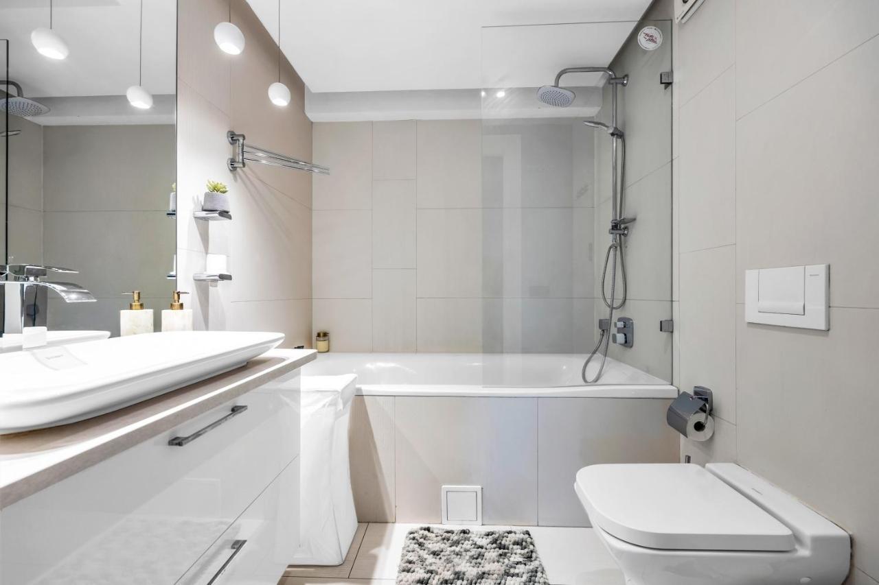 23Rd Floor 3Br Apt With Views Of Варшава Экстерьер фото