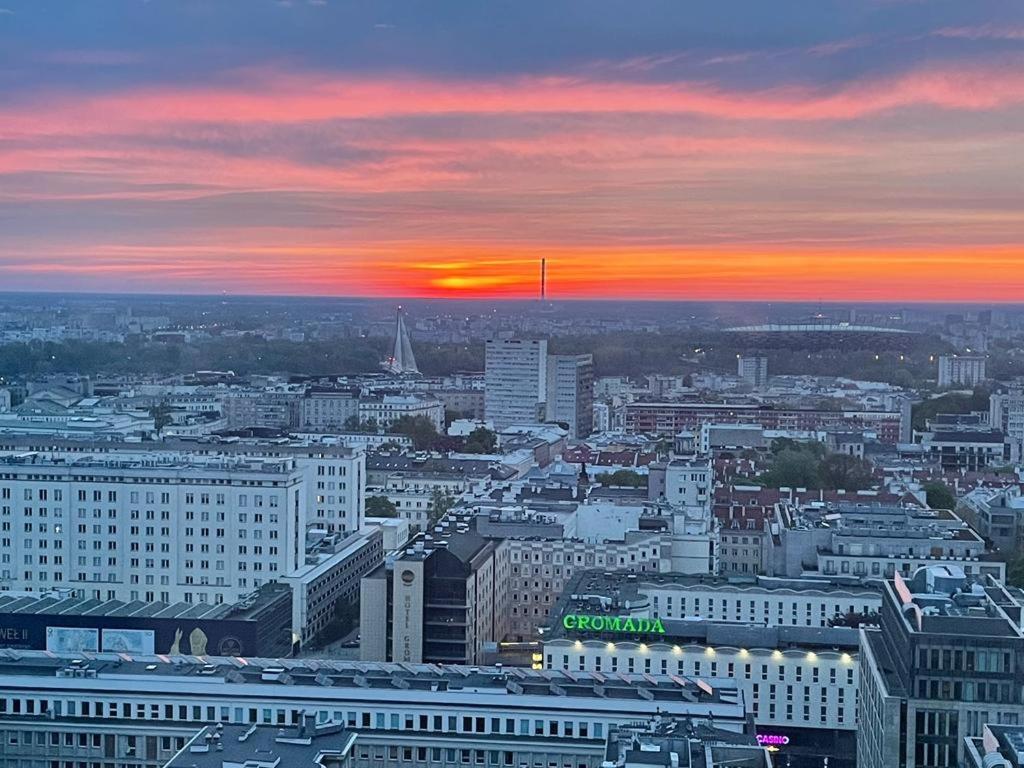 23Rd Floor 3Br Apt With Views Of Варшава Экстерьер фото